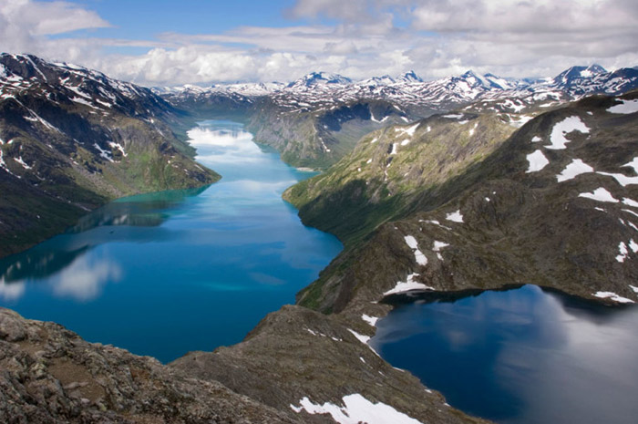 Top-10-Lakes-Norway-Photo-by-Lars-Øverbø-740x492