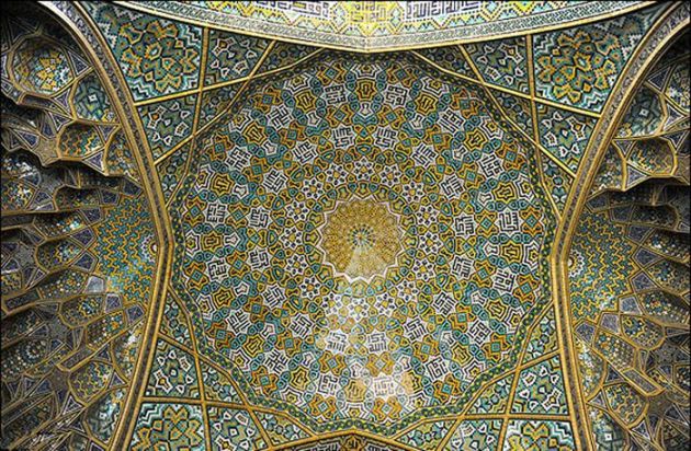 سقف مقرنس مدرسه چهارباغ اصفهان شاهکار معماری ایرانی و اسلامی