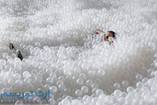 indoor-ball-pit-bubble-ocean-the-beach-snarkitecture-national-building-museum-31
