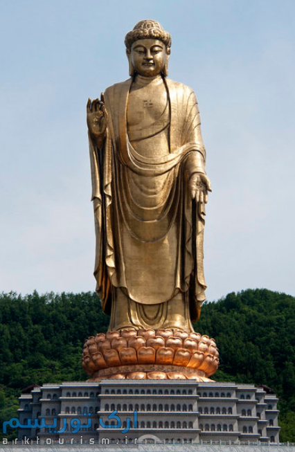 Spring_Temple_Buddha_picturing_Vairocana,_in_Lushan_County,_Henan,_China